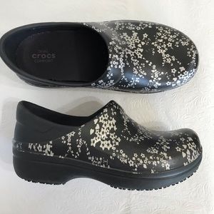 crocs nursing shoes
